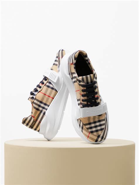 chaussure burberry homme 2017|Burberry london alternative.